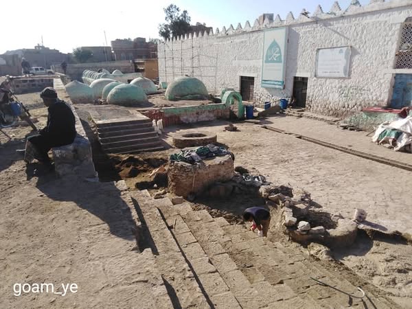 زيارة ميدانية لتفقد اعمال الترميم لجامع الجند التاريخي في محافظة تعز - صورة إضافية 1